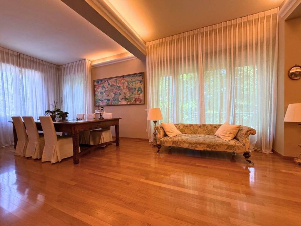 appartamento in vendita a Reggio nell'Emilia in zona Città Storica