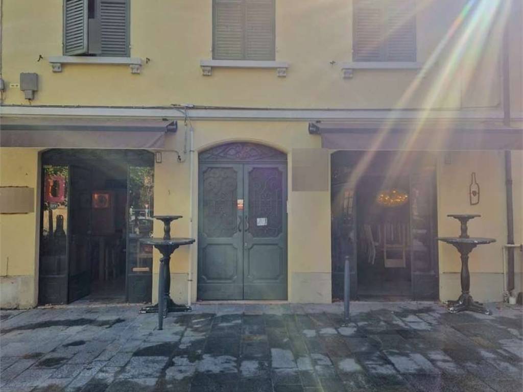 negozio in vendita a Reggio nell'Emilia in zona Città Storica