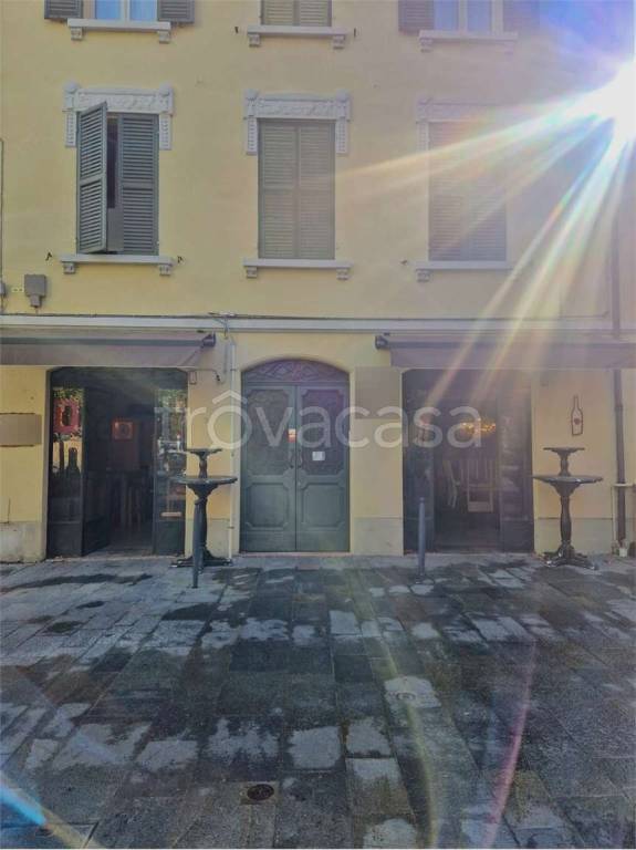 negozio in vendita a Reggio nell'Emilia in zona Città Storica