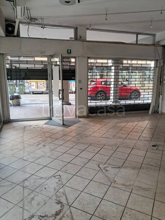 negozio in vendita a Reggio nell'Emilia in zona Città Storica