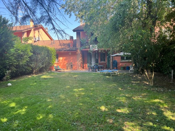 casa indipendente in vendita a Reggio nell'Emilia in zona Roncadella