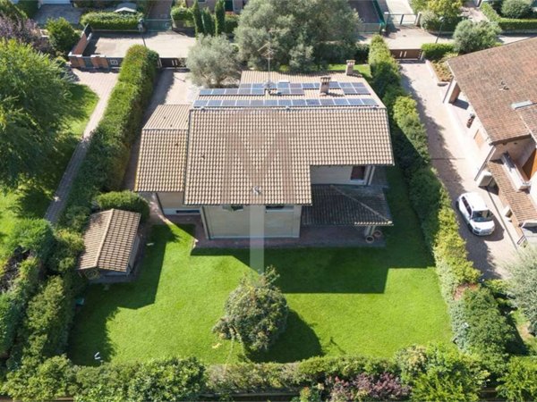 casa indipendente in vendita a Reggio nell'Emilia in zona Belvedere