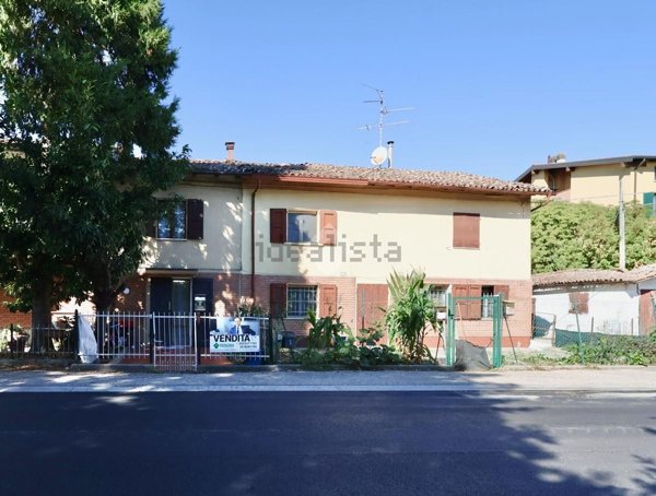 casa indipendente in vendita a Reggio nell'Emilia in zona Pratofontana