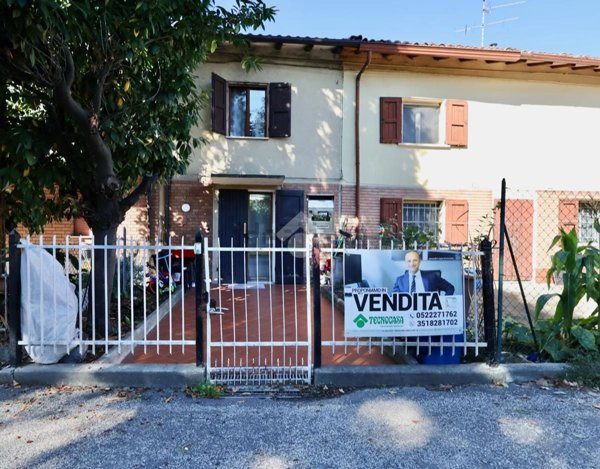 casa indipendente in vendita a Reggio nell'Emilia in zona Pratofontana