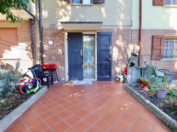 casa indipendente in vendita a Reggio nell'Emilia in zona Pratofontana
