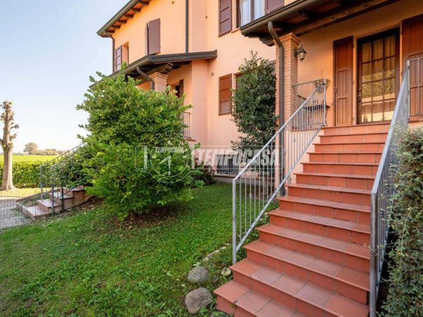 casa indipendente in vendita a Reggio nell'Emilia in zona Roncadella