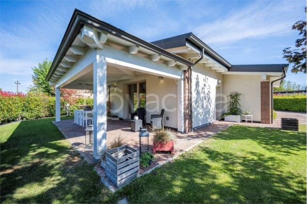 casa indipendente in vendita a Reggio nell'Emilia in zona Roncocesi