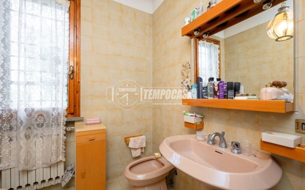casa indipendente in vendita a Reggio nell'Emilia in zona Fogliano