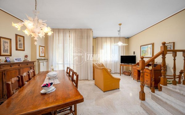 casa indipendente in vendita a Reggio nell'Emilia in zona Fogliano