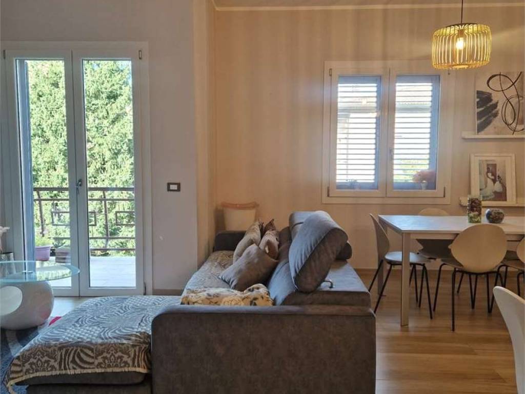 casa indipendente in vendita a Reggio nell'Emilia in zona Città Storica