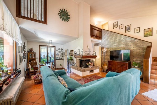 casa indipendente in vendita a Reggio nell'Emilia