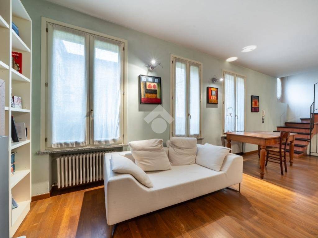 appartamento in vendita a Reggio nell'Emilia in zona Città Storica