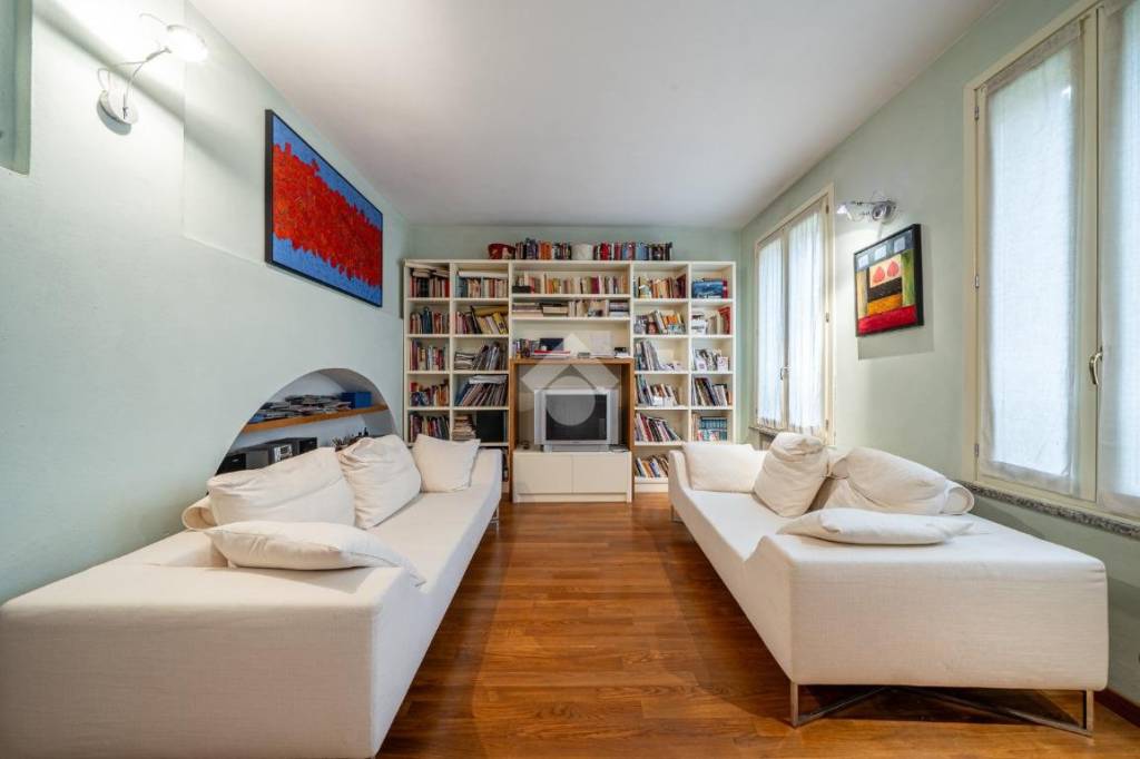 appartamento in vendita a Reggio nell'Emilia in zona Città Storica