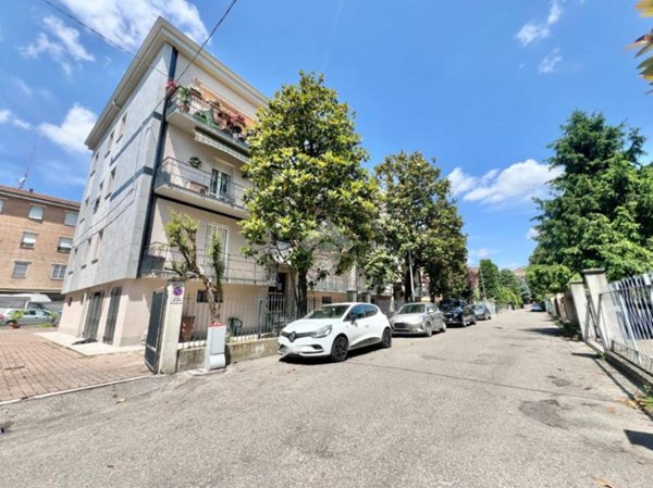appartamento in vendita a Reggio nell'Emilia in zona Carrozzone