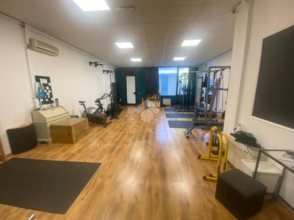 ufficio in vendita a Reggio nell'Emilia in zona Carrozzone