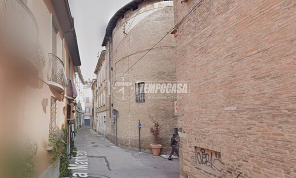 casa indipendente in vendita a Reggio nell'Emilia in zona Città Storica