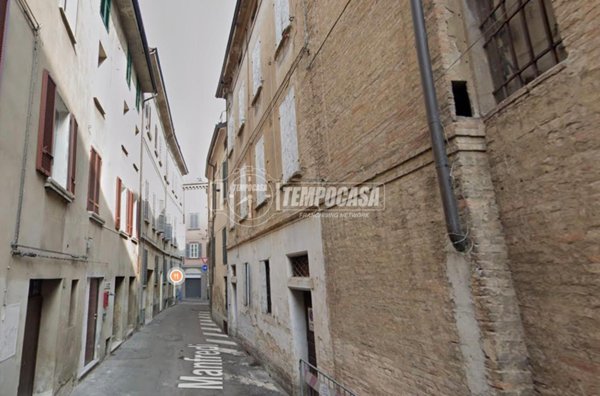 casa indipendente in vendita a Reggio nell'Emilia in zona Città Storica