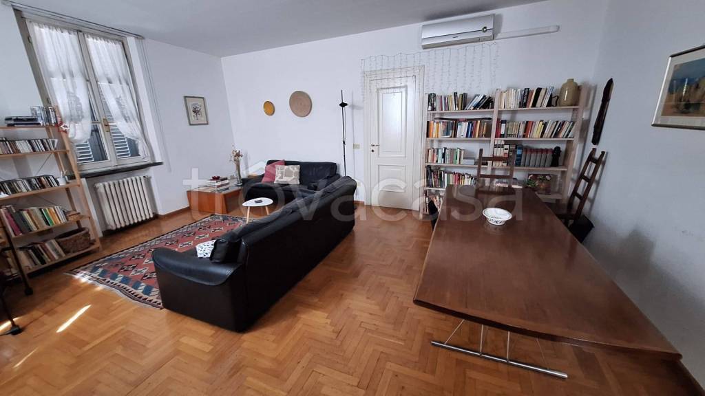 appartamento in vendita a Reggio nell'Emilia in zona Città Storica