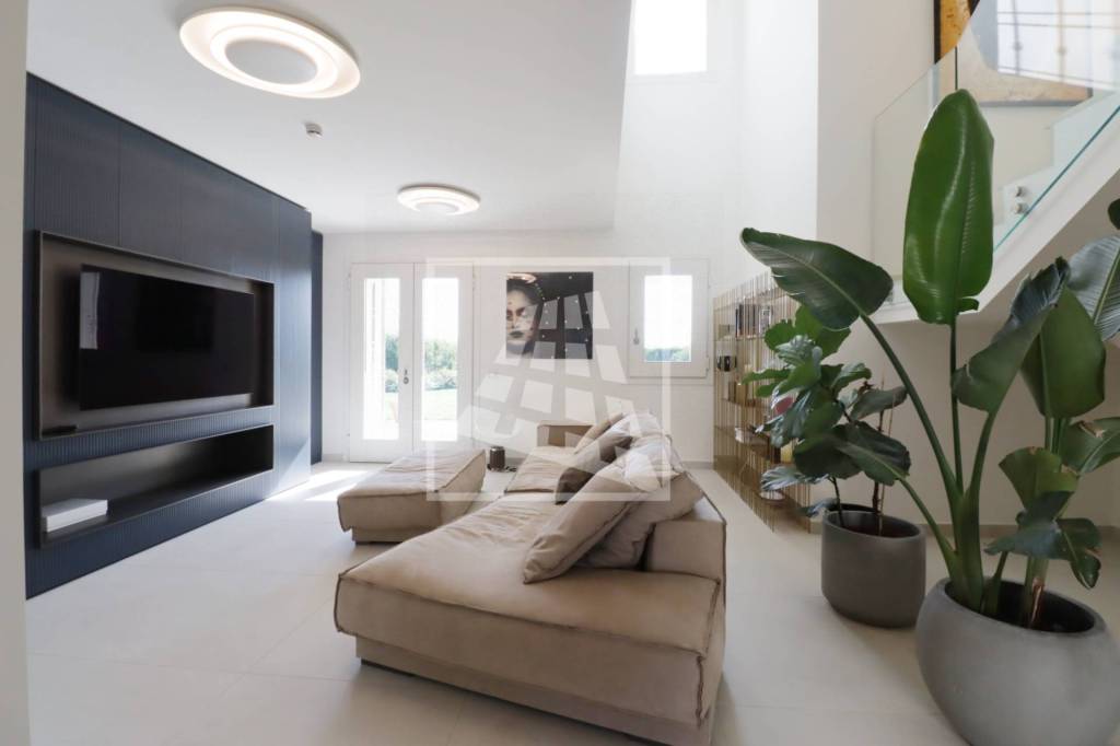 casa indipendente in vendita a Reggio nell'Emilia