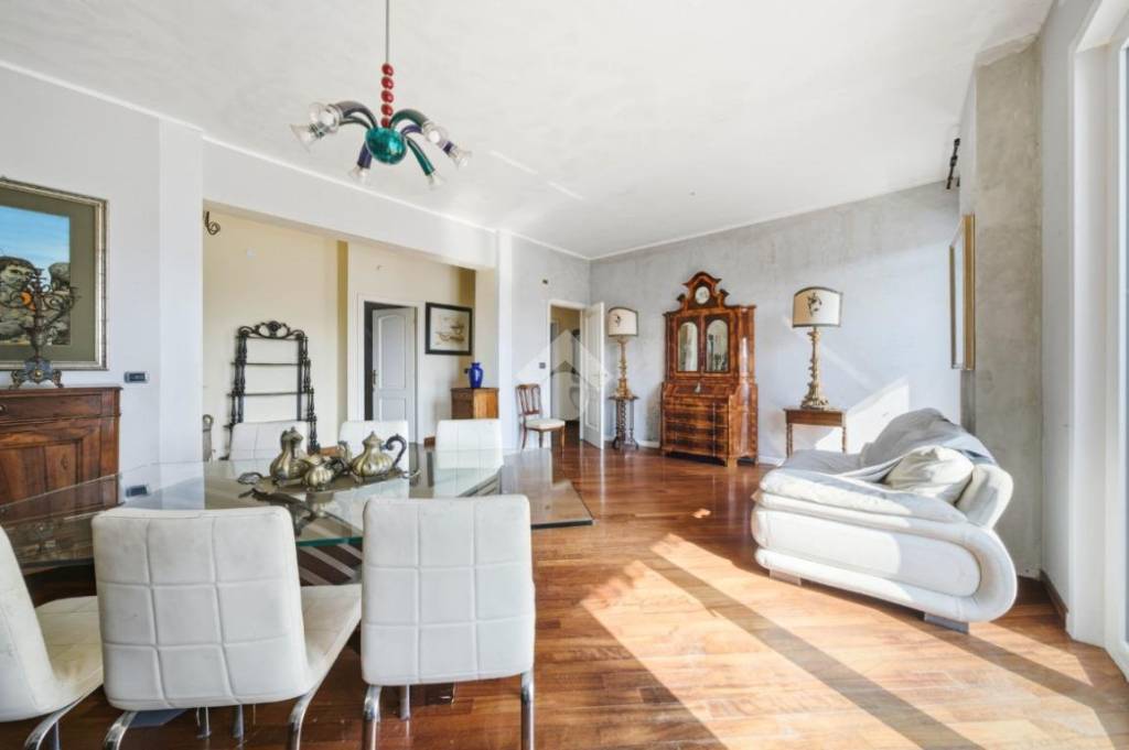 appartamento in vendita a Reggio nell'Emilia in zona Città Storica