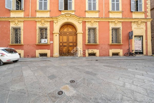 appartamento in vendita a Reggio nell'Emilia in zona Città Storica