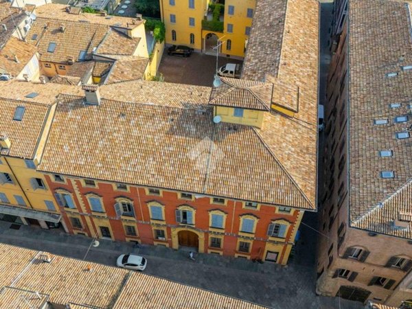 appartamento in vendita a Reggio nell'Emilia in zona Città Storica