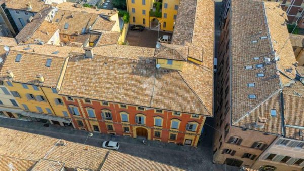 appartamento in vendita a Reggio nell'Emilia in zona Città Storica
