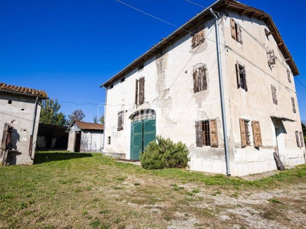 casa indipendente in vendita a Reggio nell'Emilia in zona Rivalta
