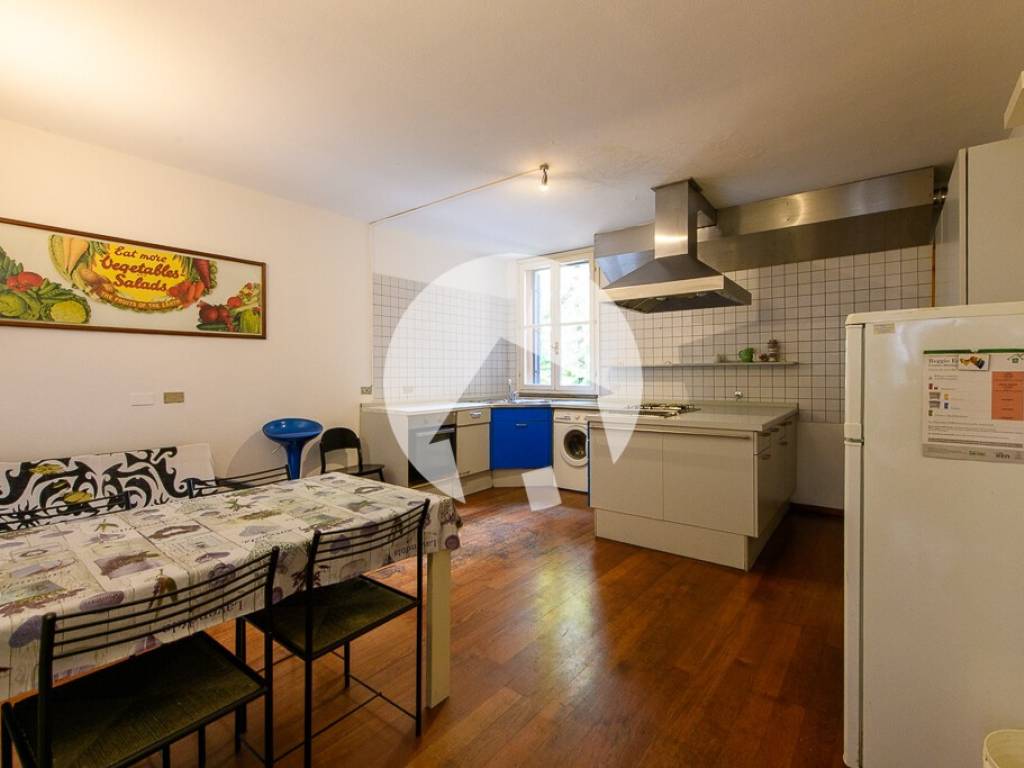 casa indipendente in vendita a Reggio nell'Emilia in zona Città Storica