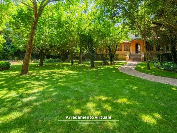 villa in vendita a Reggio nell'Emilia in zona Città Storica