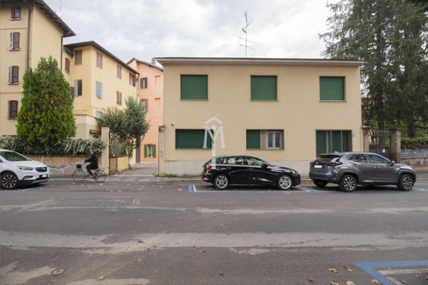 casa indipendente in vendita a Reggio nell'Emilia in zona Città Storica