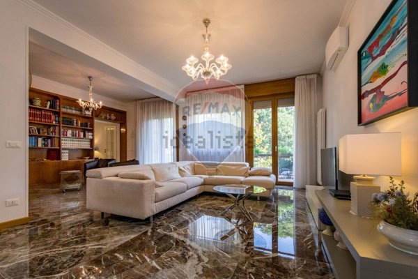 appartamento in vendita a Reggio nell'Emilia in zona Città Storica