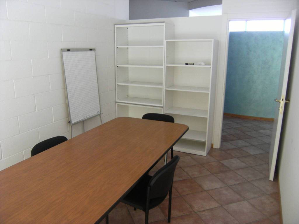 ufficio in vendita a Reggio nell'Emilia in zona Buco del Signore