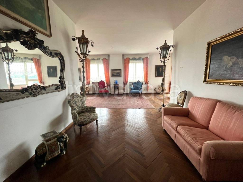 appartamento in vendita a Reggio nell'Emilia in zona Città Storica