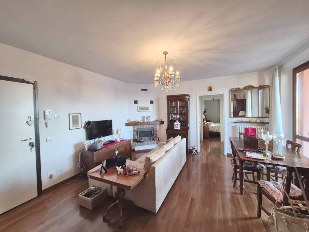 appartamento in vendita a Reggio nell'Emilia in zona Sesso