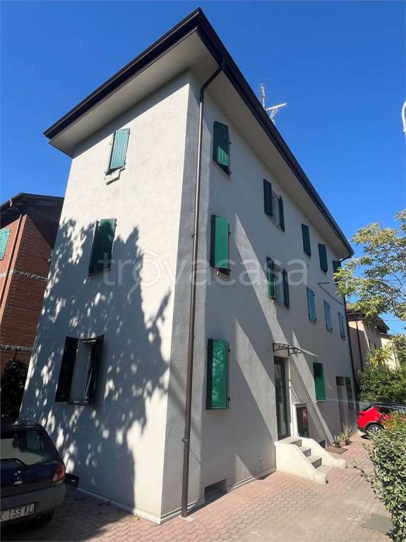 appartamento in vendita a Reggio nell'Emilia in zona Tribunale