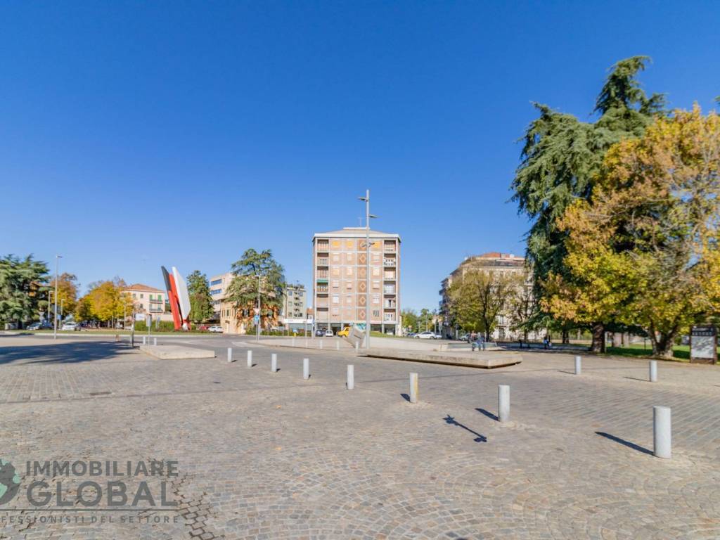 appartamento in vendita a Reggio nell'Emilia in zona Città Storica