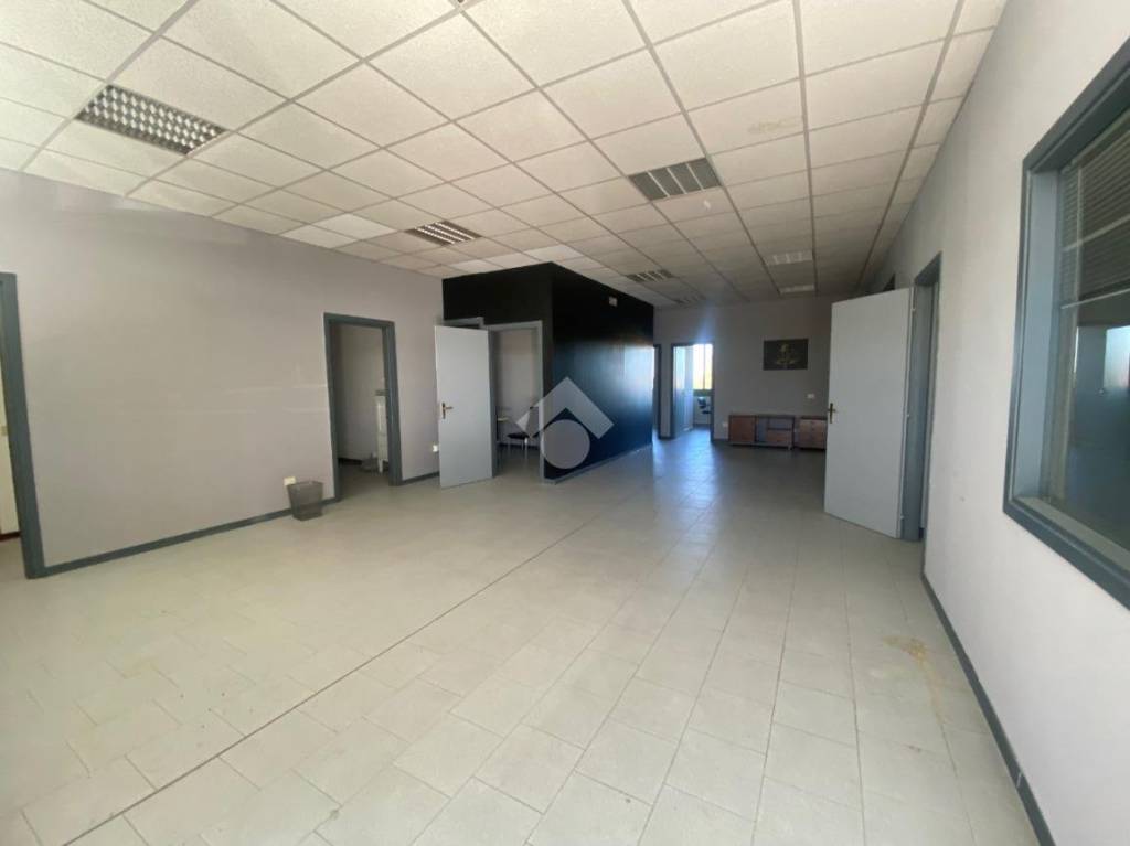 ufficio in vendita a Reggio nell'Emilia in zona Santa Croce