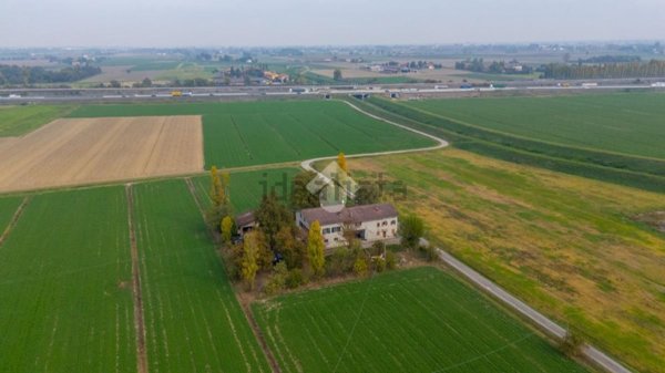 appartamento in vendita a Reggio nell'Emilia in zona Cella