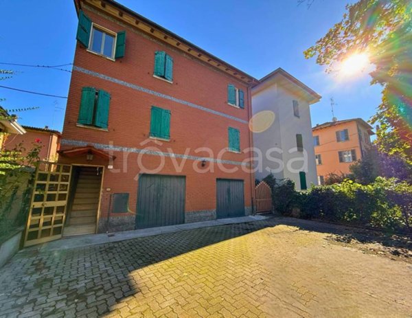 casa indipendente in vendita a Reggio nell'Emilia in zona Città Storica