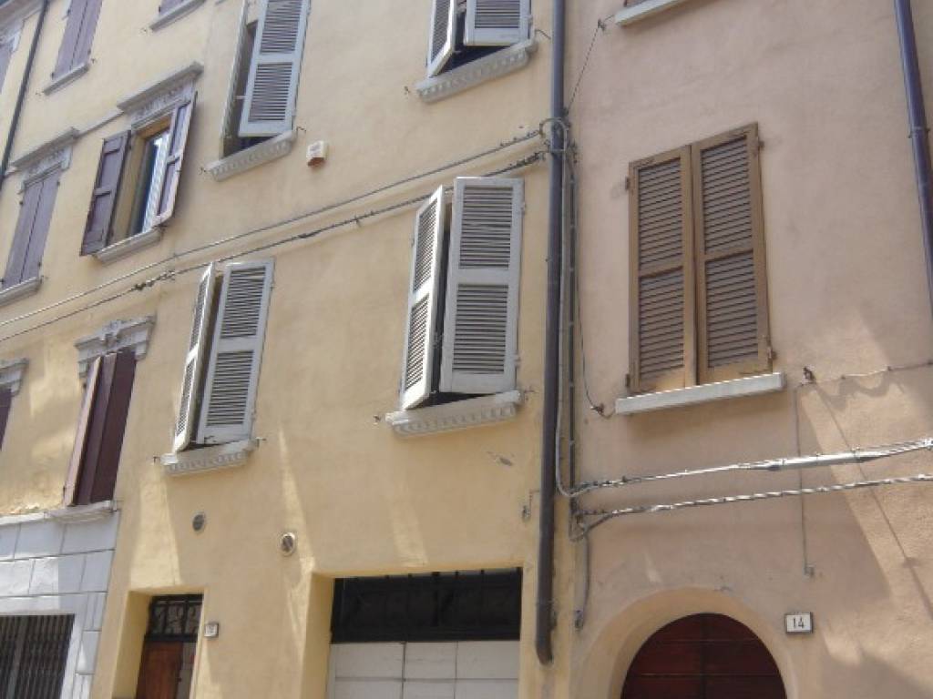 casa indipendente in vendita a Reggio nell'Emilia in zona Città Storica