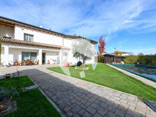 casa indipendente in vendita a Reggio nell'Emilia in zona Città Storica