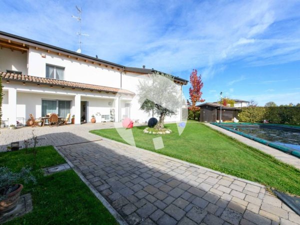 casa indipendente in vendita a Reggio nell'Emilia