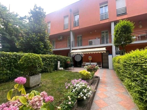 casa indipendente in vendita a Reggio nell'Emilia in zona Rivalta