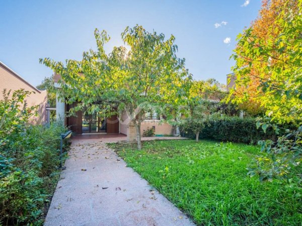 casa indipendente in vendita a Reggio nell'Emilia in zona Buco del Signore