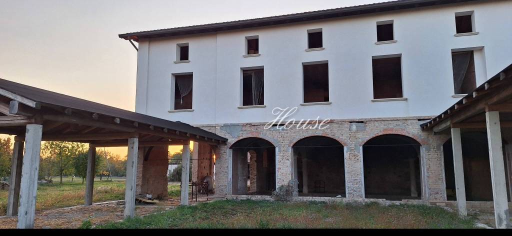 casa indipendente in vendita a Reggio nell'Emilia in zona Coviolo