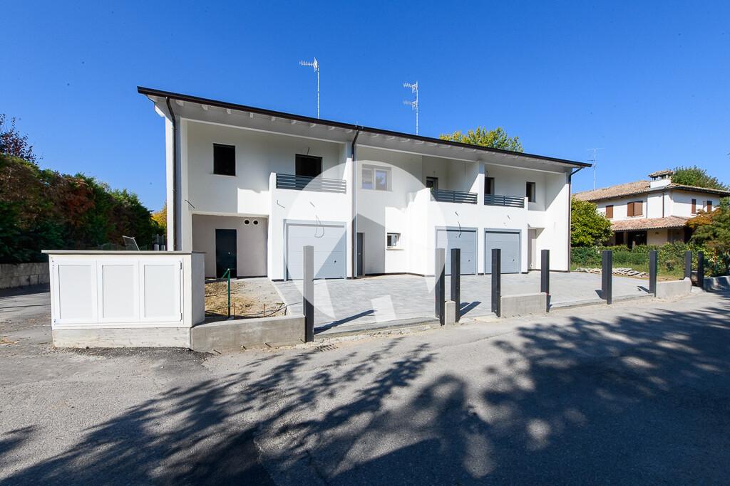 casa indipendente in vendita a Reggio nell'Emilia in zona Fogliano