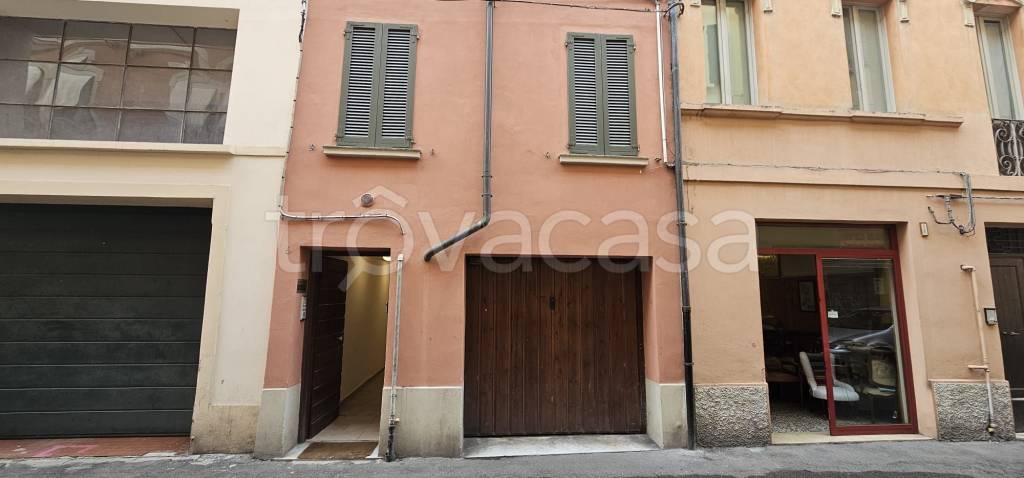appartamento in vendita a Reggio nell'Emilia in zona Città Storica