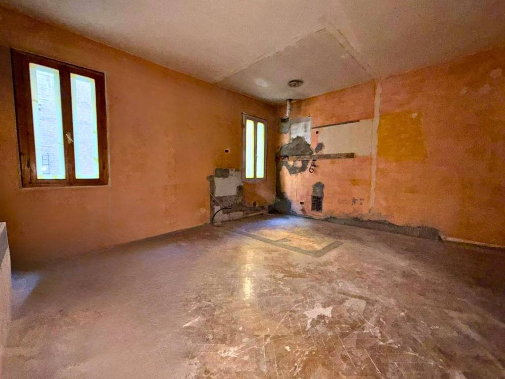 casa indipendente in vendita a Reggio nell'Emilia in zona Città Storica