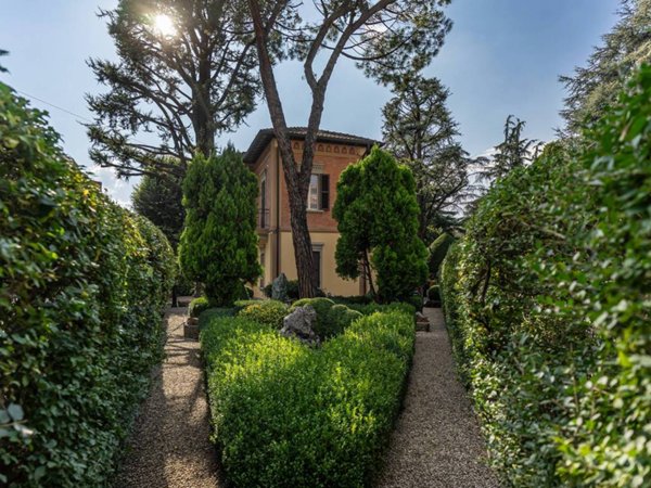 casa indipendente in vendita a Reggio nell'Emilia in zona Città Storica